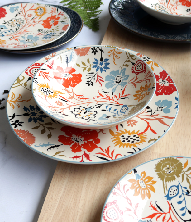 Assiette à fleurs colorée de la marque Novastyl