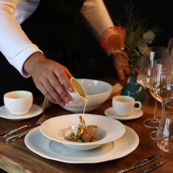 ASSIETTE GOURMET URUS 23.5CM EN PORCELAINE BLEU ET BLANC