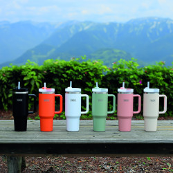 GOBELET YACK 1.2L EN ACIER INOXYDABLE NOIR AVEC COUVERCLE ET PAILLE