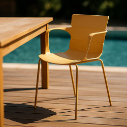 FAUTEUIL DE TABLE EN POLYPROPYLÈNE ET MÉTAL OCRE MONTAUK