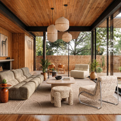 FAUTEUIL LOUNGE EN TISSU CHENILLE TIGRÉ BEIGE 63X80X65CM HELIO