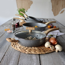 SAUTEUSE CANNELLE 24CM AVEC COUVERCLE EN VERRE ET POIGNÉES BOIS CLAIR